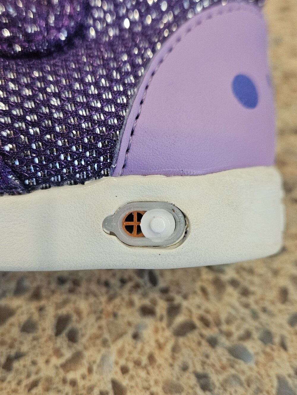 ikiki Hippo Squeaky Toddler Shoes V1 | Sparkly Purple - Picture 5 of 11